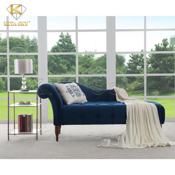 Những mẫu sofa thư giãn phòng khách màu xanh coban khiến không gian thêm nổi bật. Phối hợp cùng những vật dụng có gam màu trắng hay kem sẽ càng tôn lên nét đẹp quý phái.