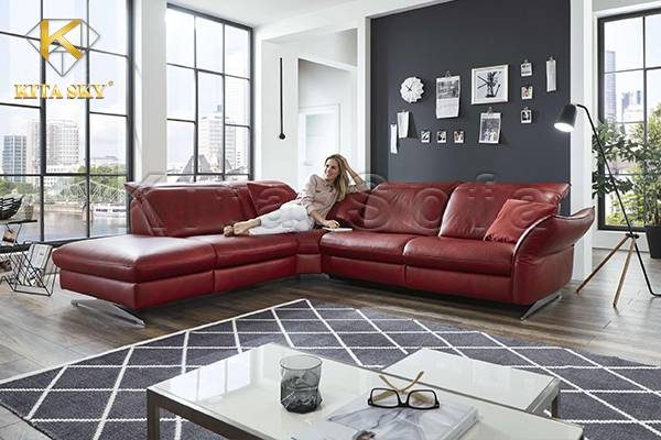 Không gian sống cổ điển hay hiện đại cũng dễ dàng kết hợp sofa phòng khách màu đỏ