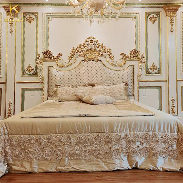 Giường ngủ dát vàng cổ điển
